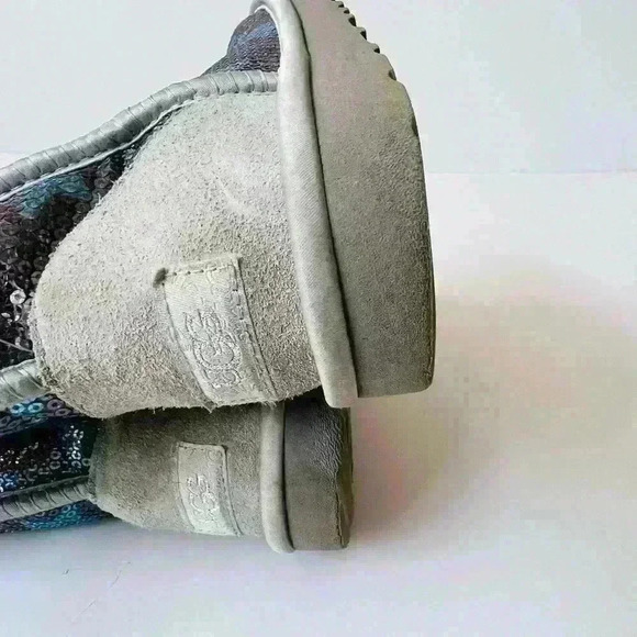 UGG Kid’s Sequin Star Blue Crystal Classic Boots. - Picture 7 of 8